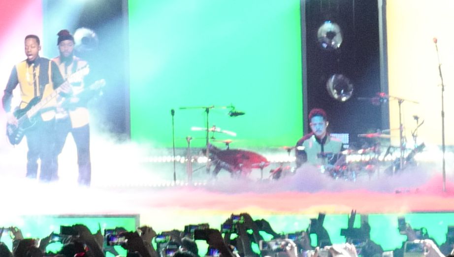Bruno Mars 2017 Drums on Chain Lift.jpg