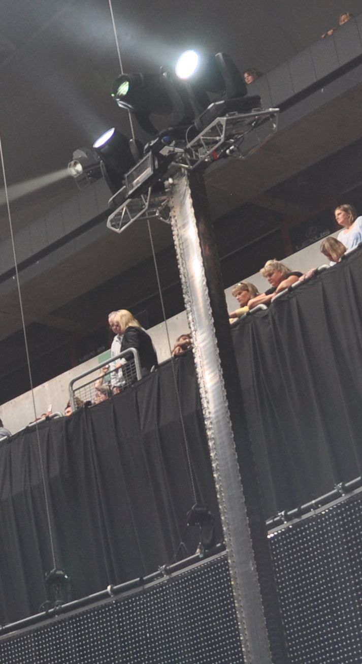 BON_JOVI_ZIP_LIFT_cropped.jpg